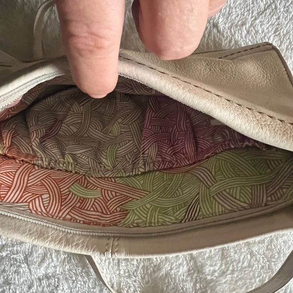 Woman’s cream crossbody bag made by the Sak - Picture 6 of 9